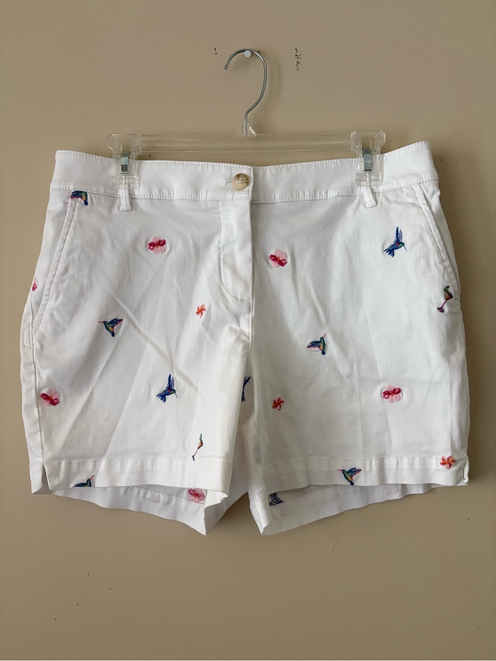 Tommy Bahama White Cotton Shorts with Colorful Hummingbird Embroidery sz.10